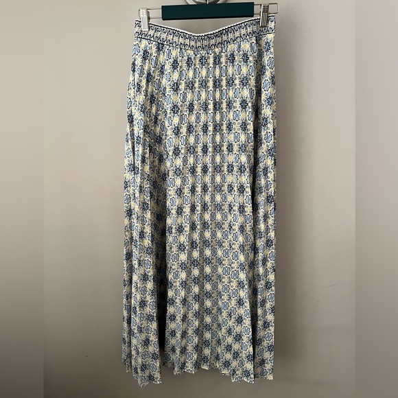 Max Studio Dresses & Skirts - Max Studio Blue and White Patterned Skirt